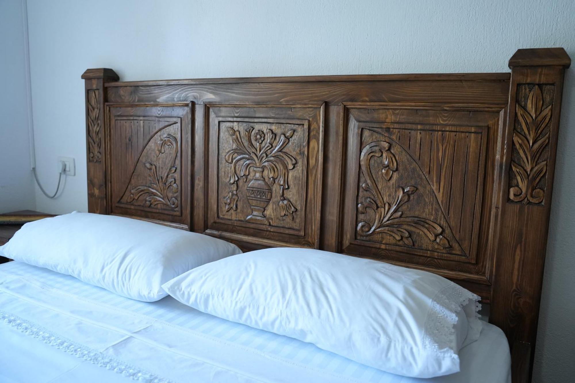 Guri Guesthouse Gjirokaster Bagian luar foto