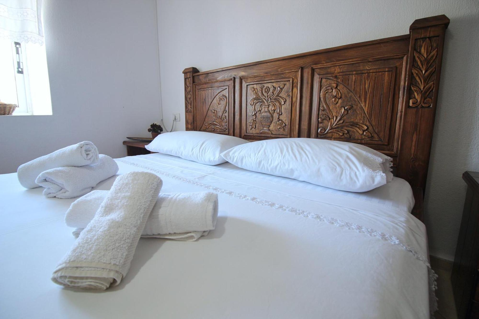 Guri Guesthouse Gjirokaster Bagian luar foto