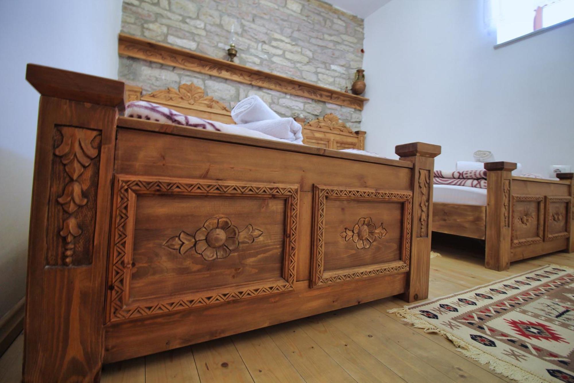 Guri Guesthouse Gjirokaster Bagian luar foto