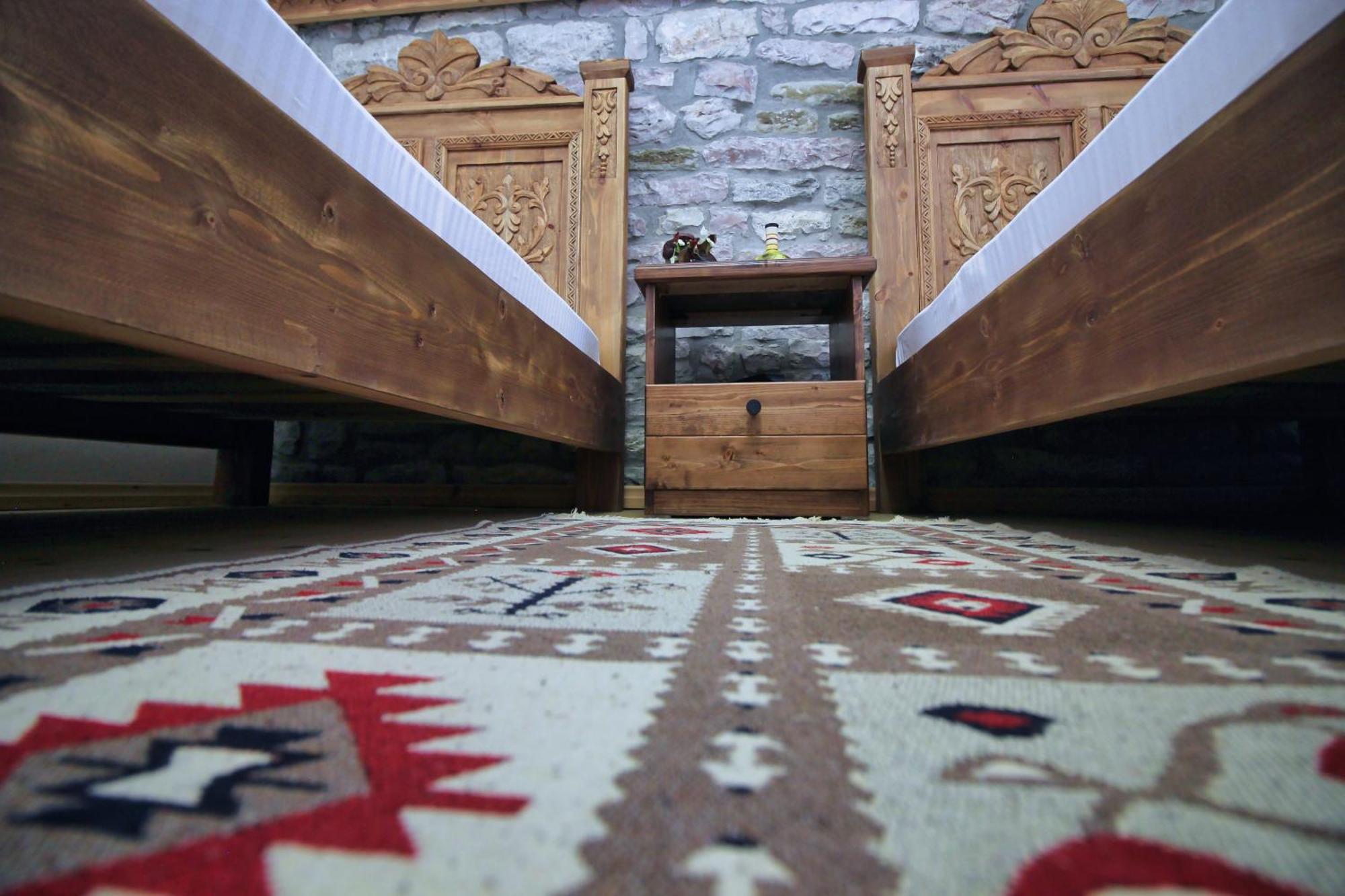 Guri Guesthouse Gjirokaster Bagian luar foto