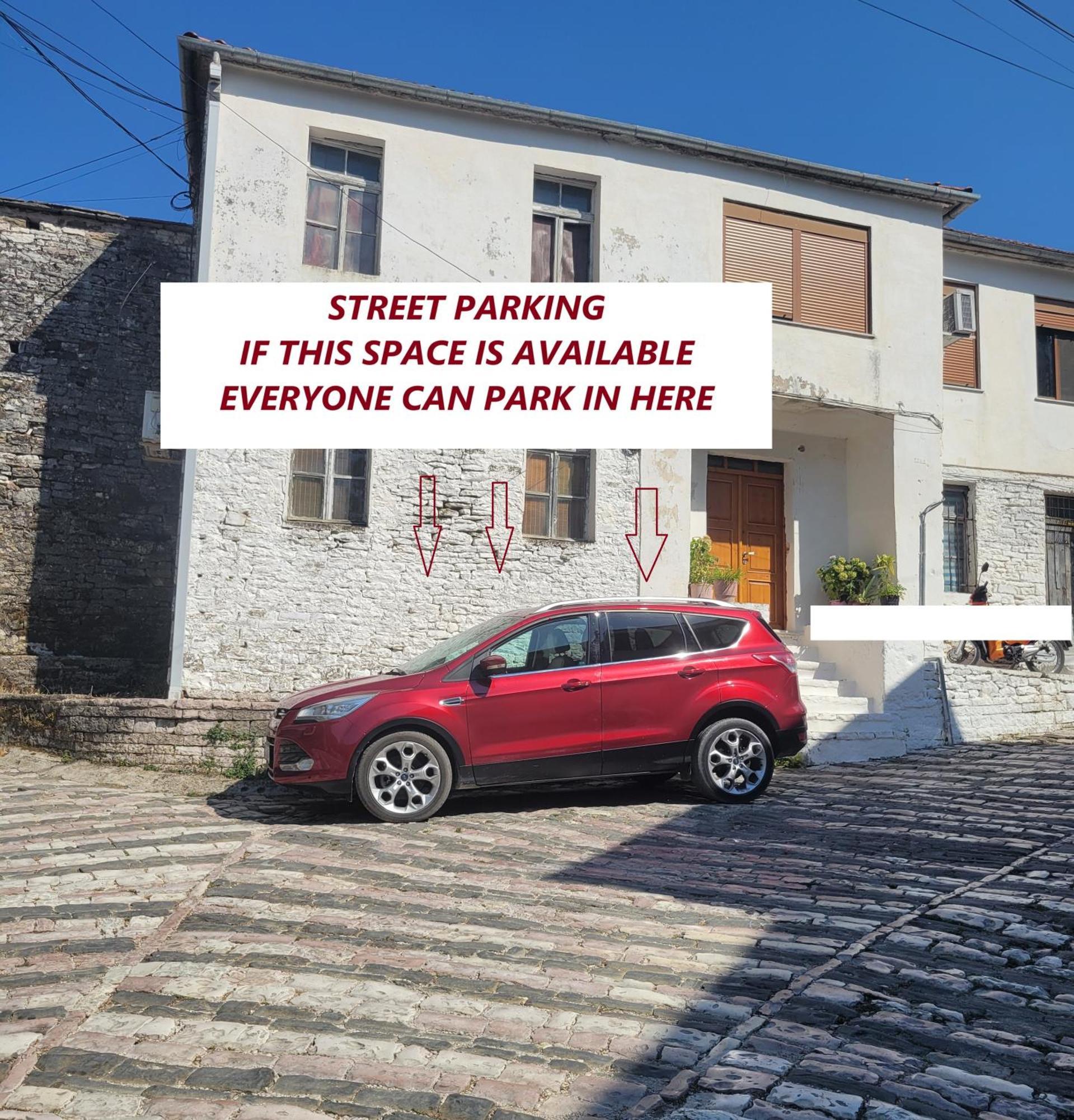 Guri Guesthouse Gjirokaster Bagian luar foto